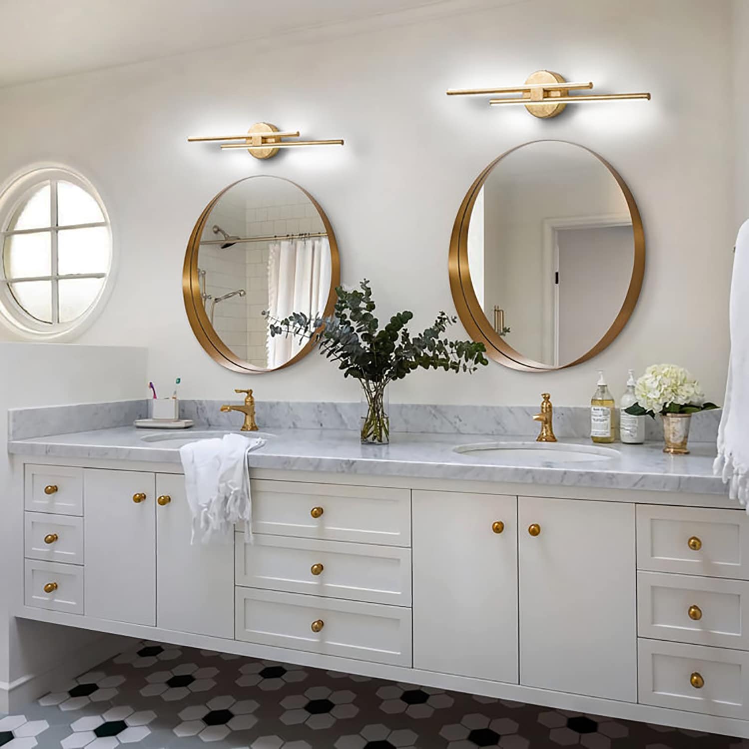 Applique murale linéaire minimaliste en métal à 2 lumières à LED et intensité variable