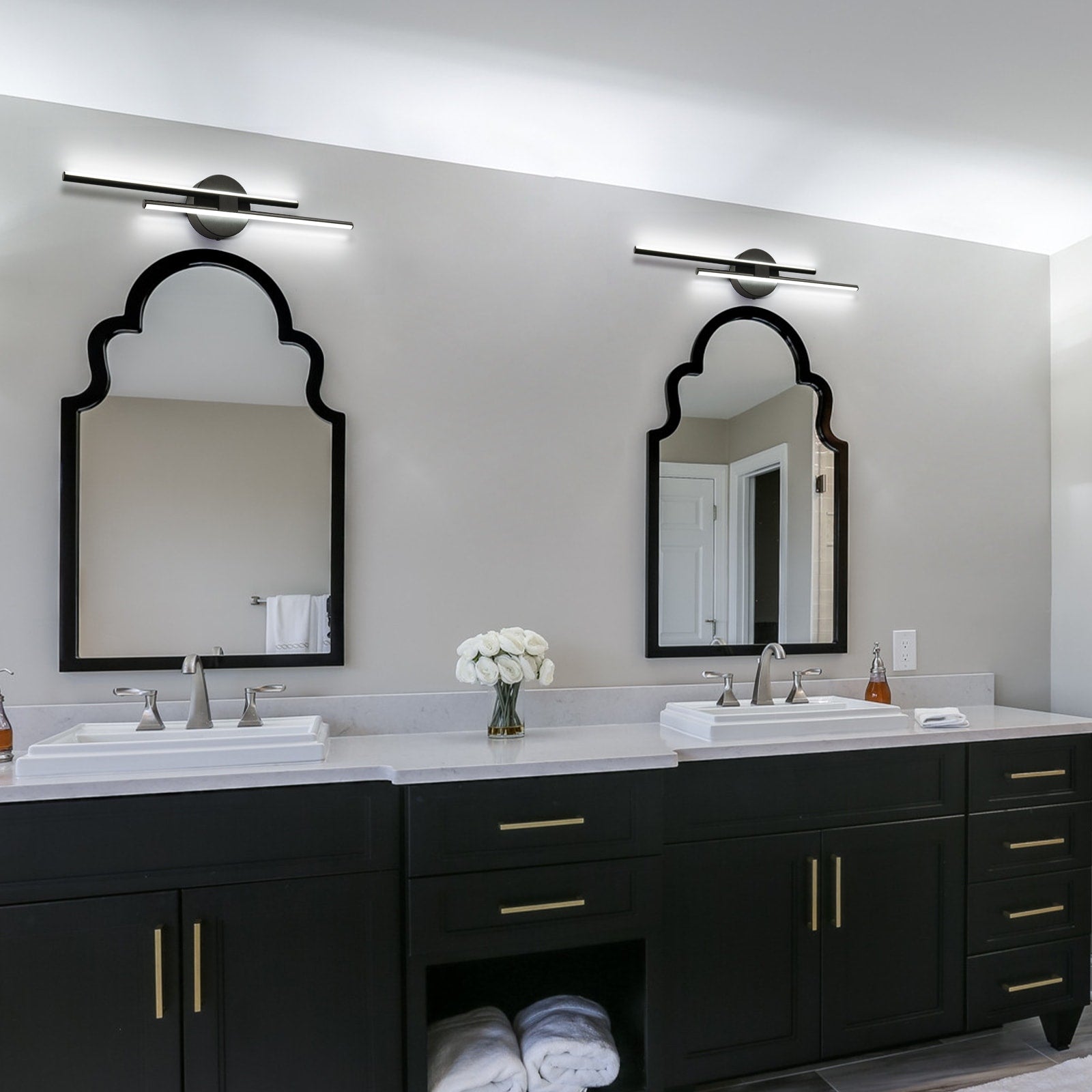 Applique murale linéaire minimaliste en métal à 2 lumières à LED et intensité variable