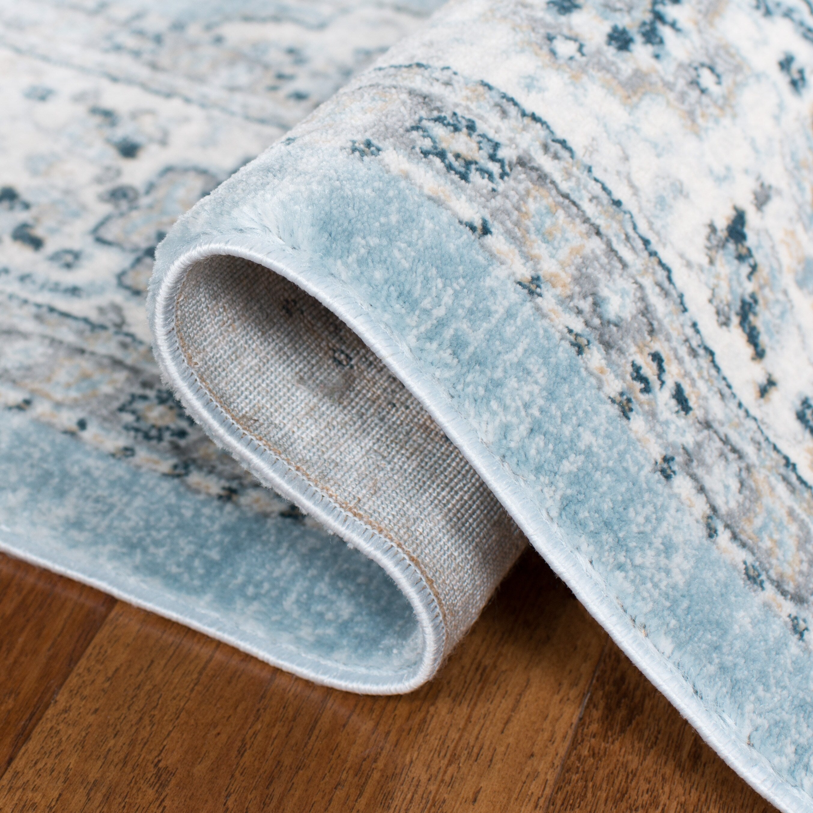 Tapis oriental traditionnel SAFAVIEH Isabella Roxann