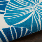 Tapis d'intérieur/extérieur moderne botanique Waverly Sun N' Shade