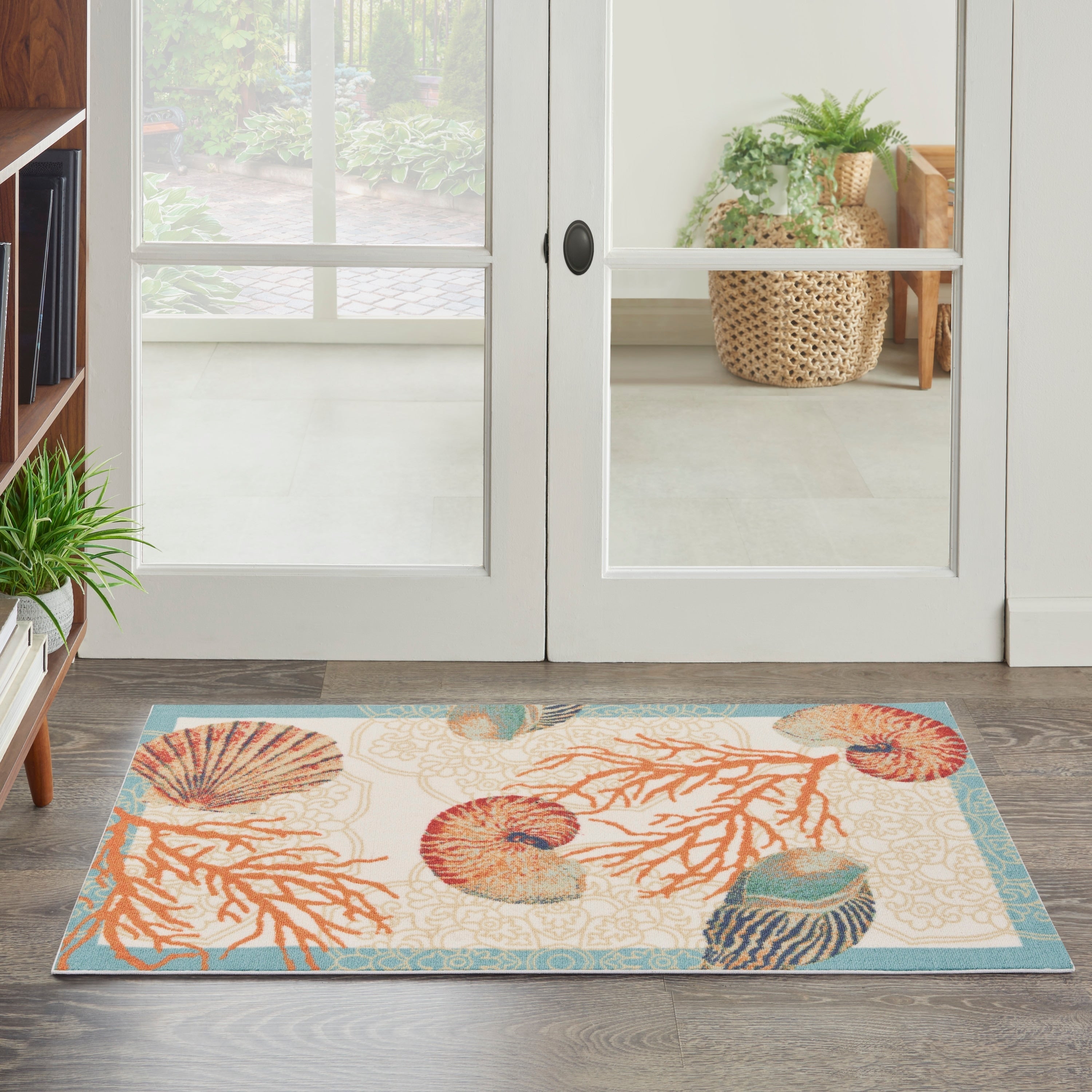 Tapis d'intérieur et d'extérieur Waverly Sun &amp; Shade Shore Thing à motif de coquillages tropicaux et floraux
