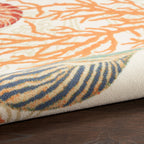 Tapis d'intérieur et d'extérieur Waverly Sun &amp; Shade Shore Thing à motif de coquillages tropicaux et floraux