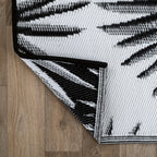 Tapis d'extérieur réversibles en plastique recyclé à motifs floraux tropicaux de la World Rug Gallery