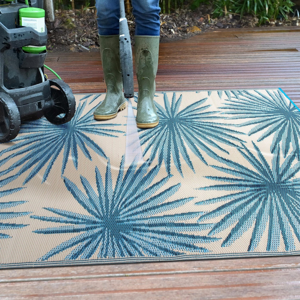 Tapis d'extérieur réversibles en plastique recyclé à motifs floraux tropicaux de la World Rug Gallery