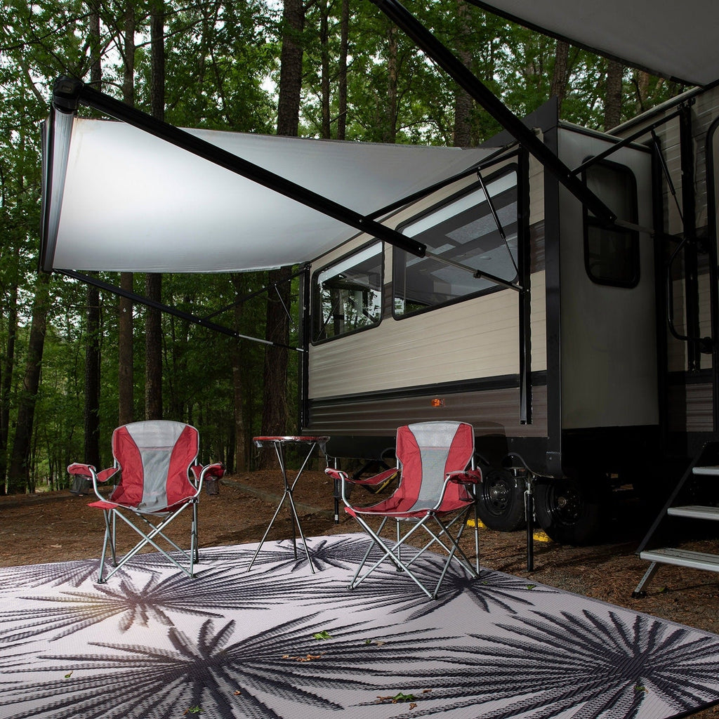 Tapis d'extérieur réversibles en plastique recyclé à motifs floraux tropicaux de la World Rug Gallery