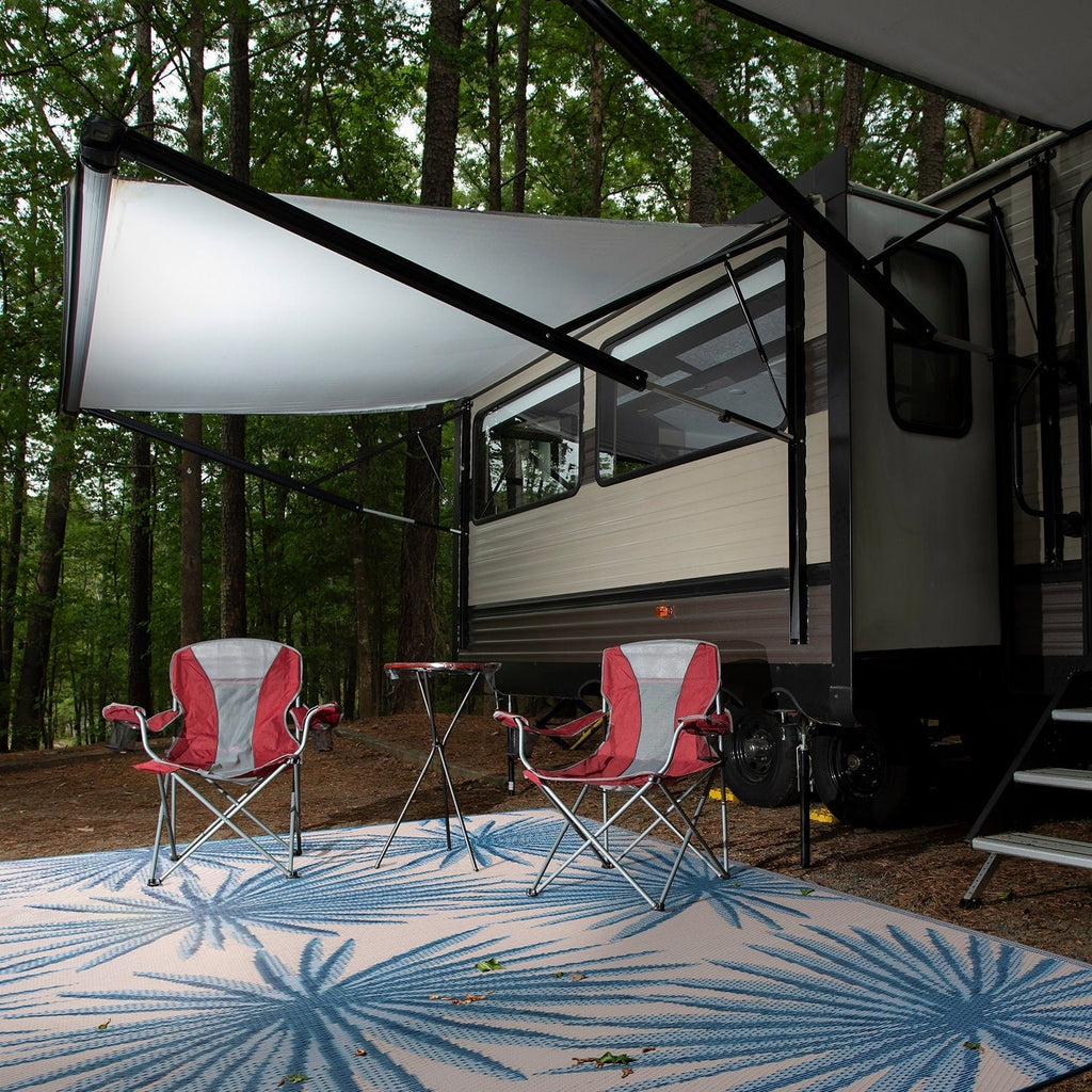 Tapis d'extérieur réversibles en plastique recyclé à motifs floraux tropicaux de la World Rug Gallery