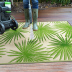 Tapis d'extérieur réversibles en plastique recyclé à motifs floraux tropicaux de la World Rug Gallery