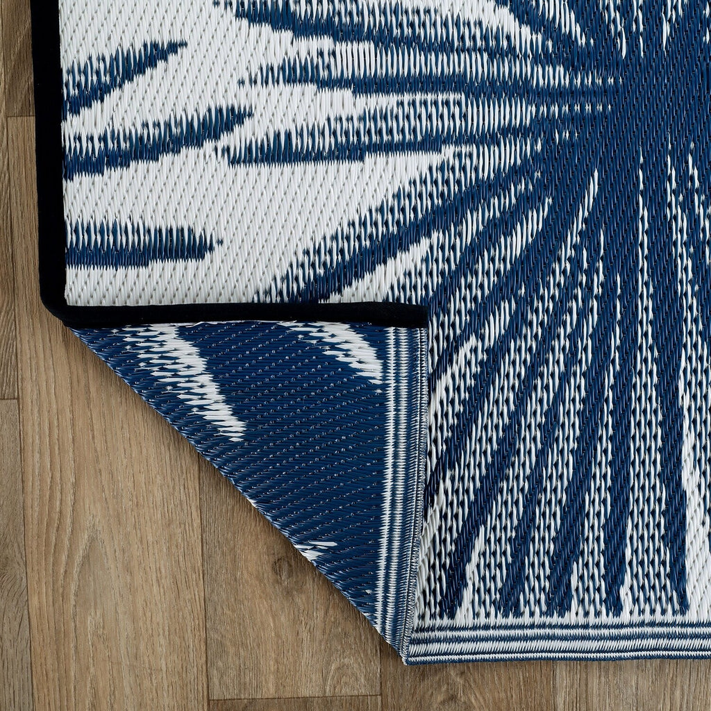 Tapis d'extérieur réversibles en plastique recyclé à motifs floraux tropicaux de la World Rug Gallery