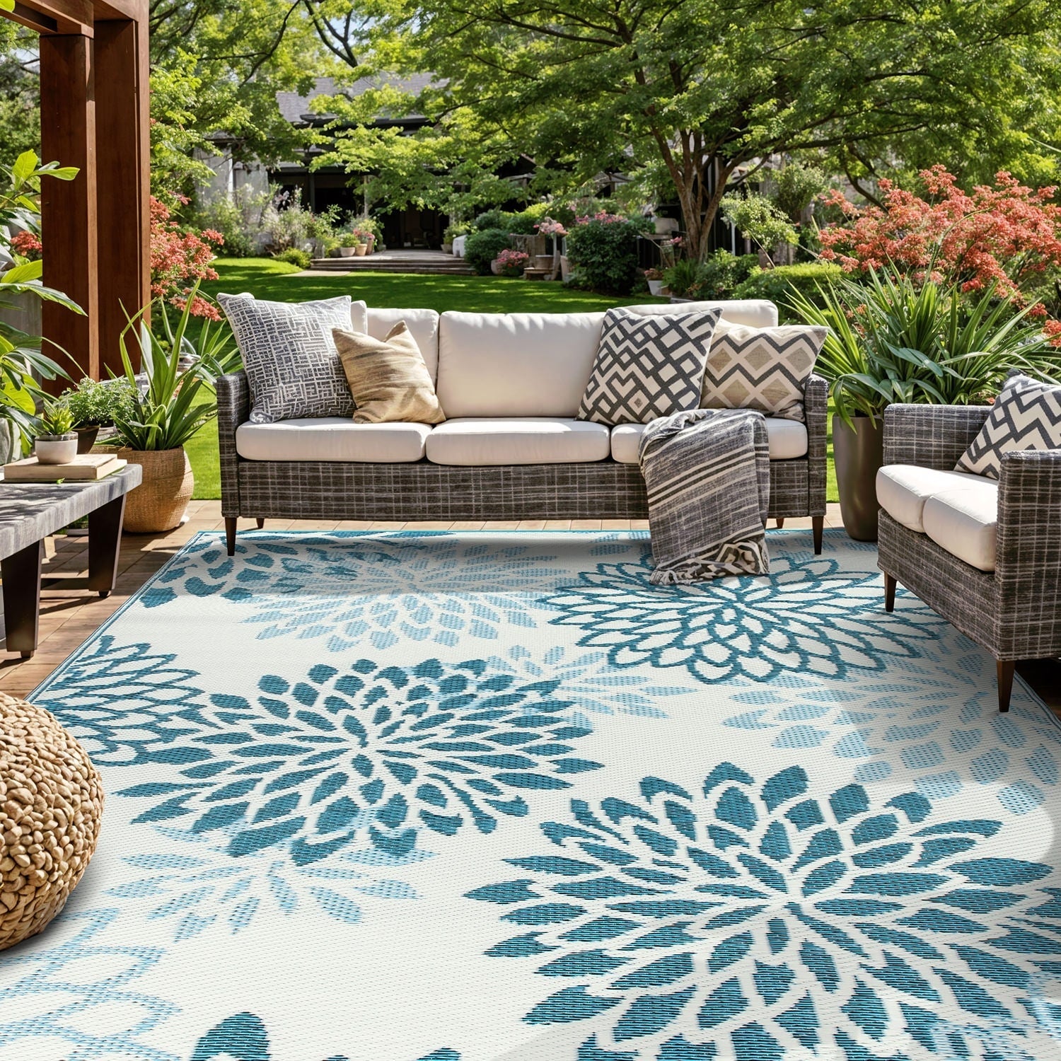 Tapis d'extérieur réversibles en plastique recyclé à motifs floraux modernes Aloha de la World Rug Gallery