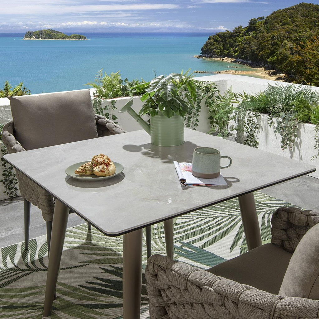 Ensemble de salle à manger de jardin Sundowner 2 places en céramique, aluminium café et beige