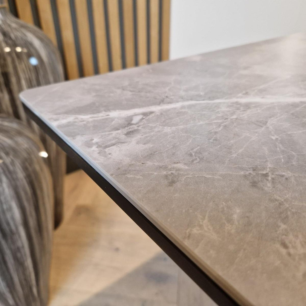 Ensemble de salle à manger extensible 6 places Zoe en céramique, gris et or (ExDisplay Zoe)