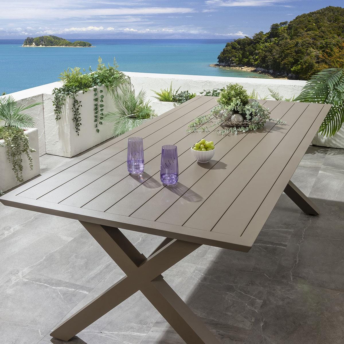 Ensemble de salle à manger de jardin Cole 8 places, aluminium vert et beige