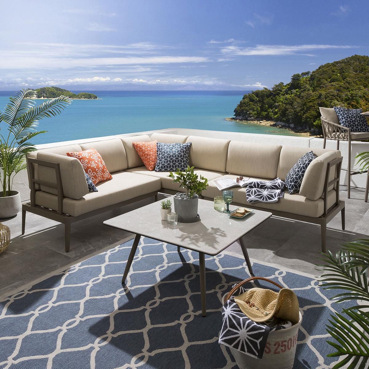 Ensemble canapé d'angle de jardin modulaire Ada avec table basse beige 246x196cm L2