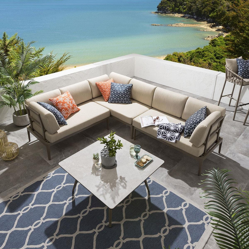 Ensemble canapé d'angle de jardin modulaire Ada avec table basse beige 246x196cm L2