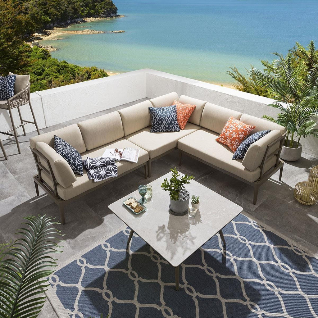 Ensemble canapé d'angle de jardin modulaire Ada avec table basse beige 246x196cm L2