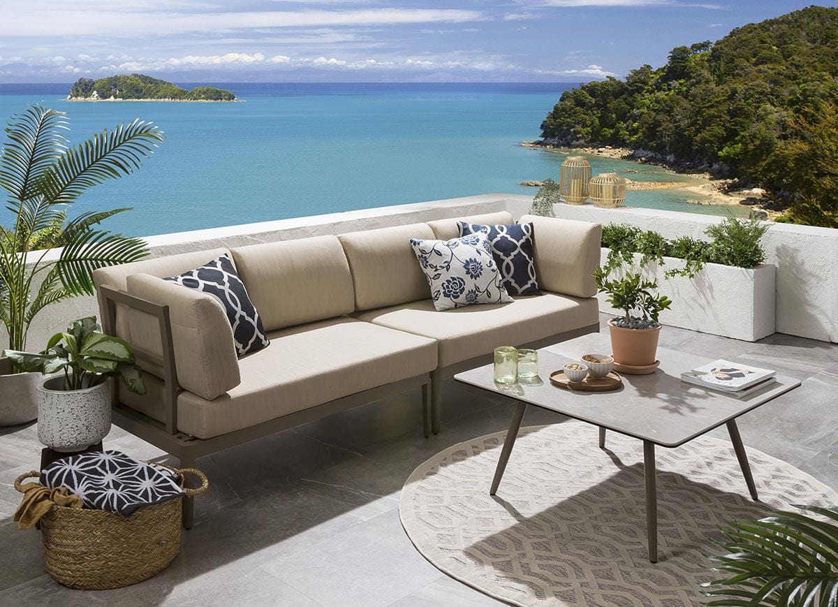 Ensemble de canapé de jardin modulaire Ada avec table basse beige 246x73cm S2