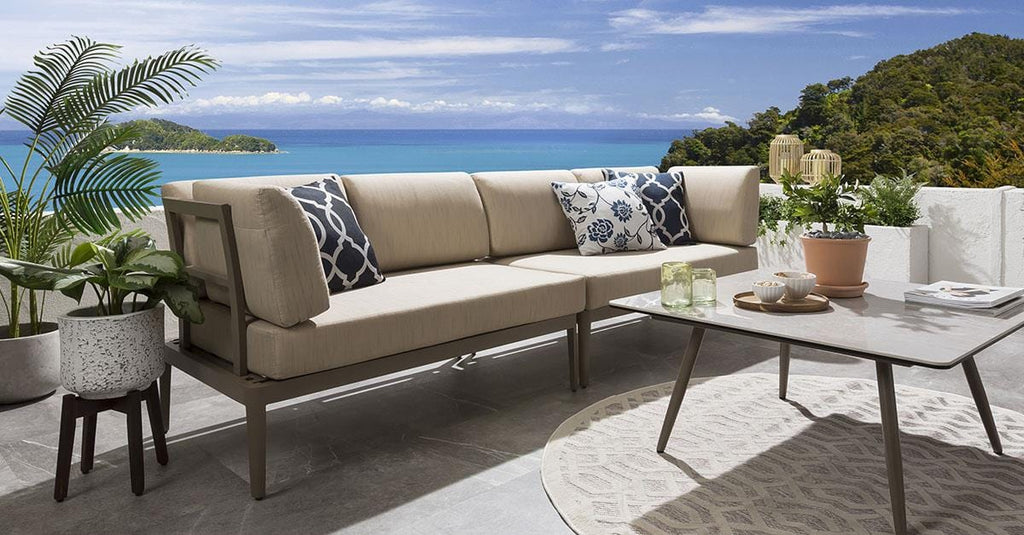 Ensemble de canapé de jardin modulaire Ada avec table basse beige 246x73cm S2