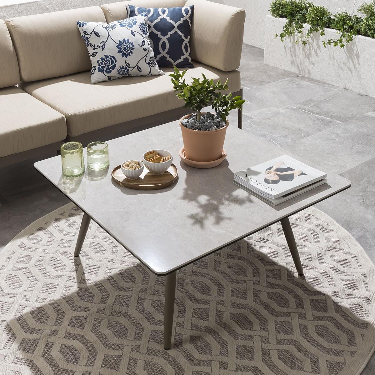 Ensemble de canapé de jardin modulaire Ada avec table basse beige 246x73cm S2