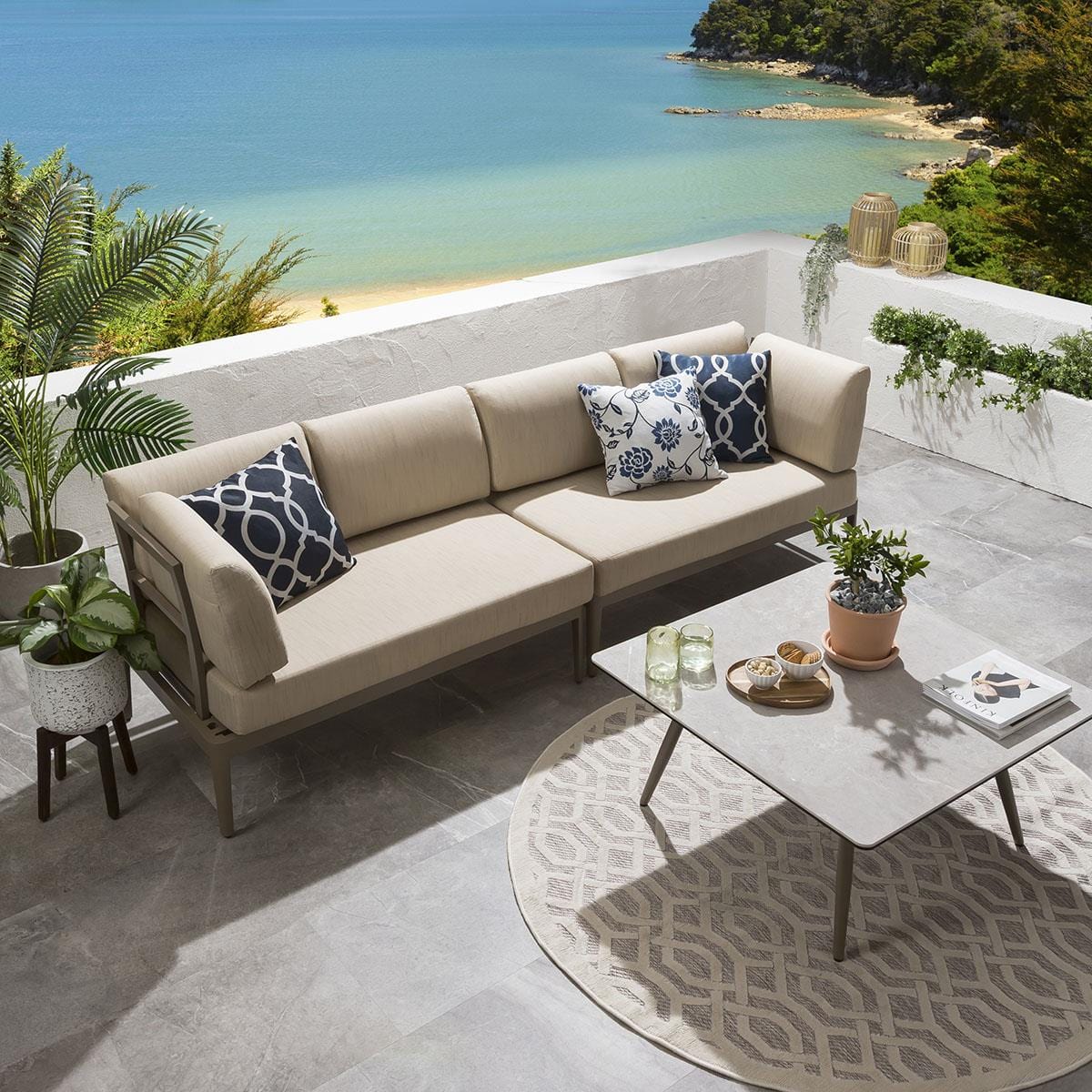 Ensemble de canapé de jardin modulaire Ada avec table basse beige 246x73cm S2