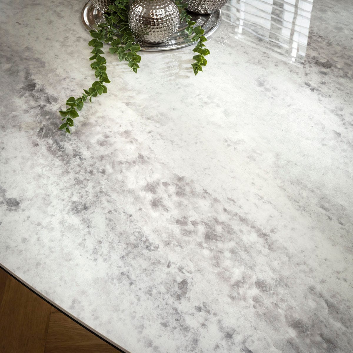 Ensemble de salle à manger ovale 8 places Cora &amp; Ashford en céramique grise