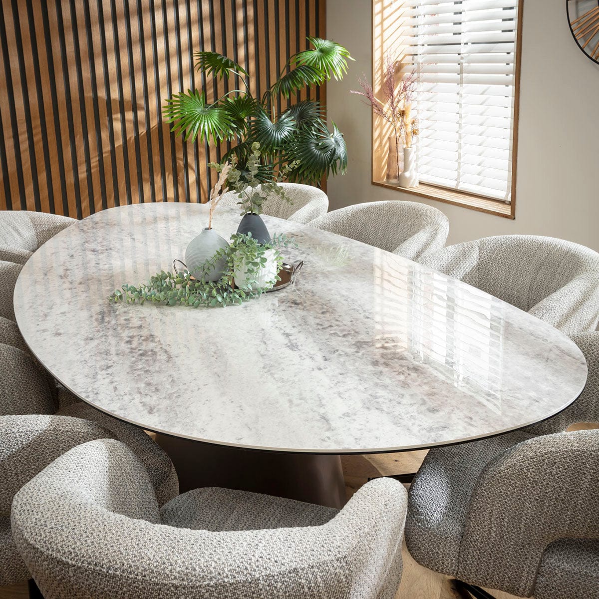 Ensemble de salle à manger ovale 8 places Aubrey &amp; Ashford en céramique grise