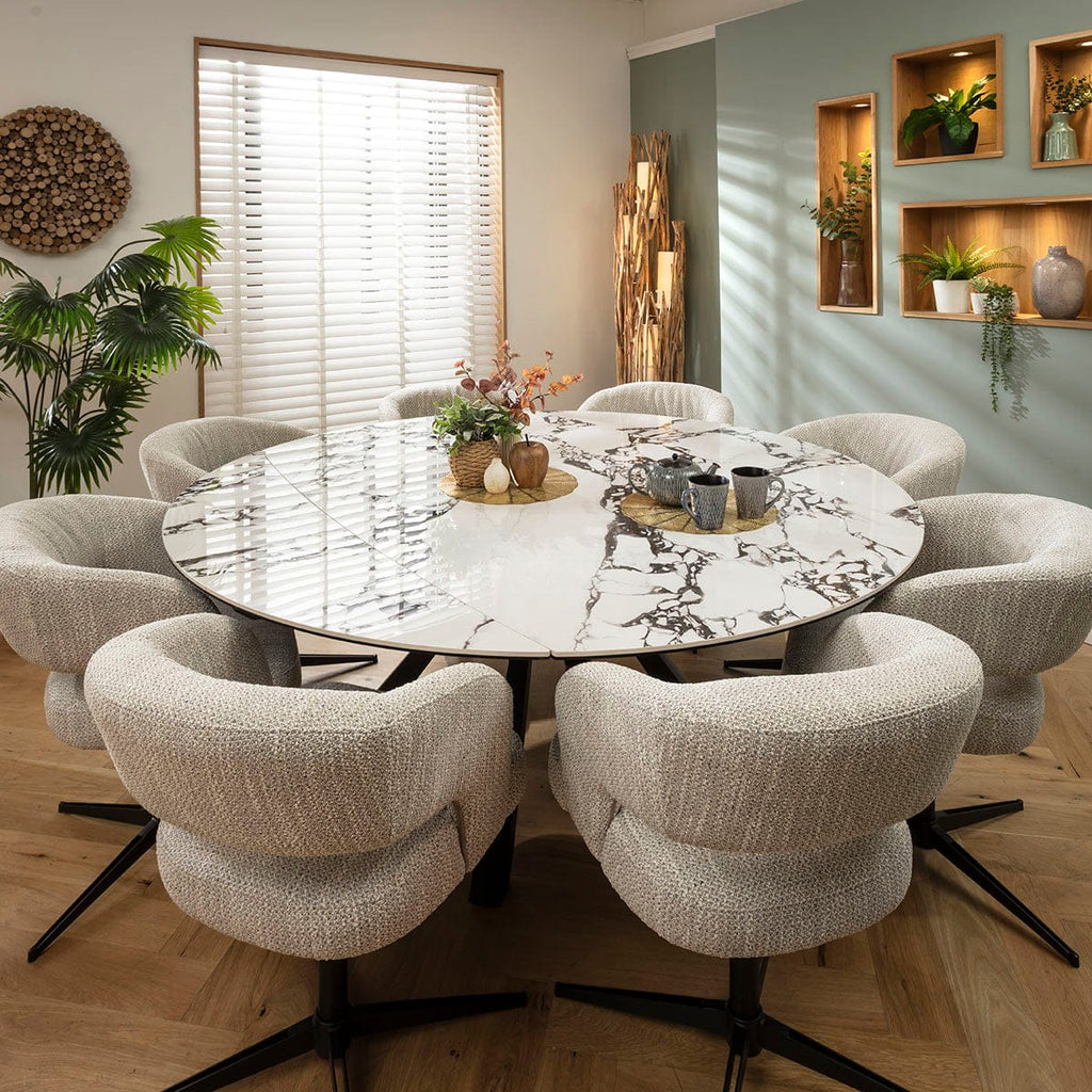 Ensemble de salle à manger rond extensible 8 places Aubrey &amp; Rudie, céramique blanche veinée de gris et de noir