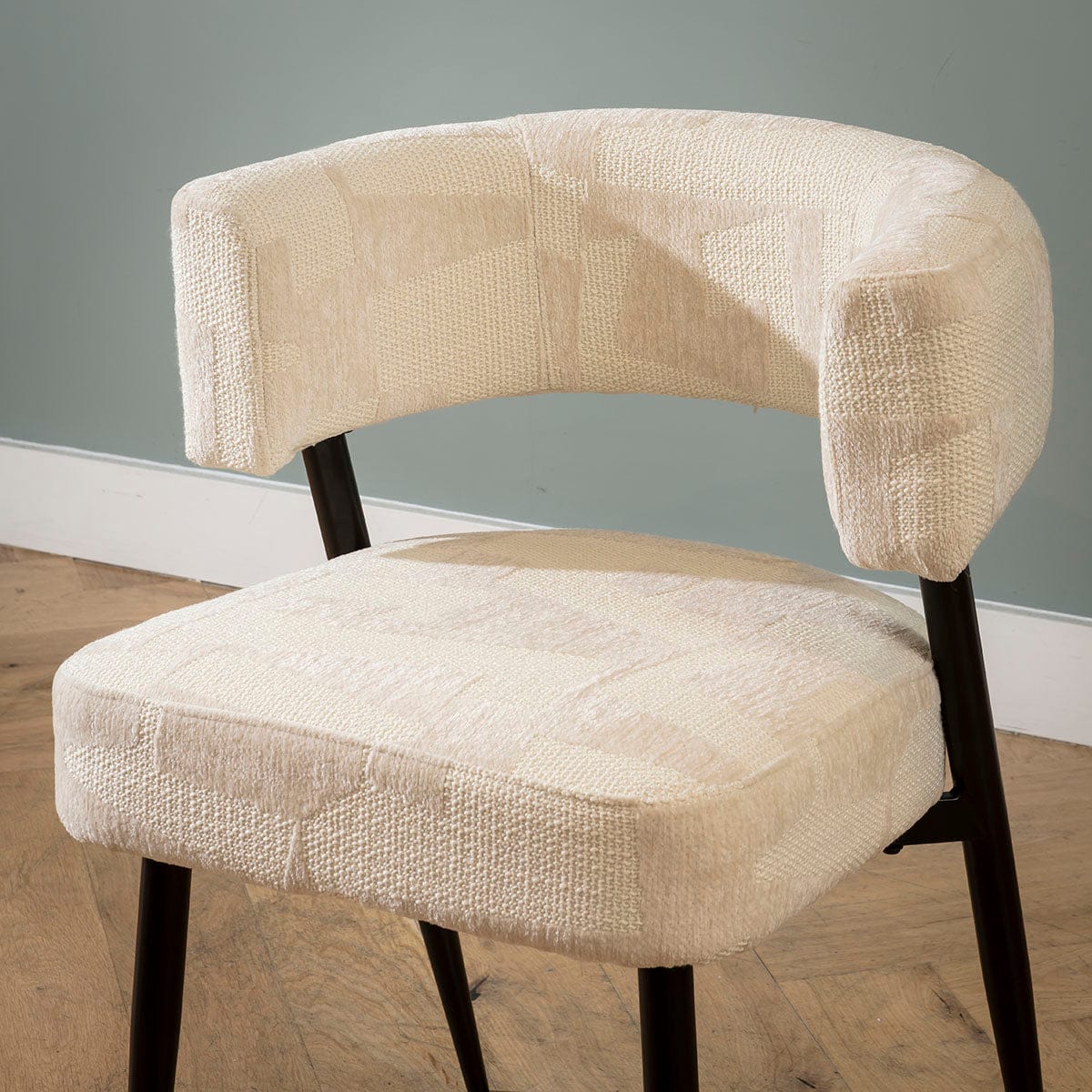 Chaise de salle à manger moderne Mila en tissu à motifs crème