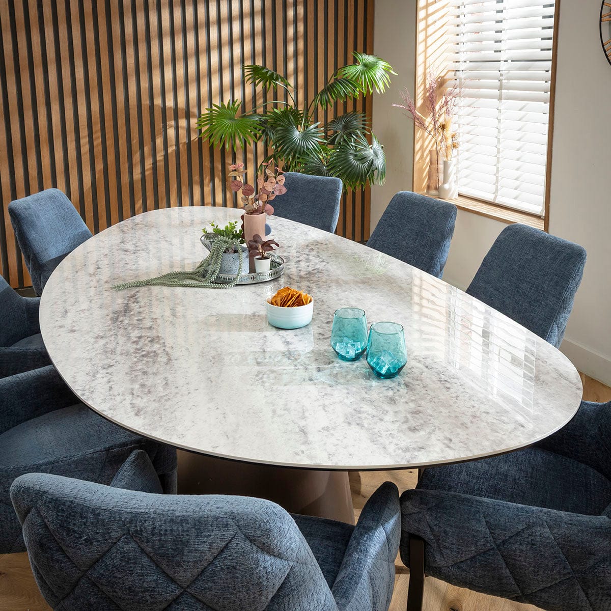Ensemble de salle à manger ovale 8 places Cora &amp; Ashford, en chenille bleue et céramique grise