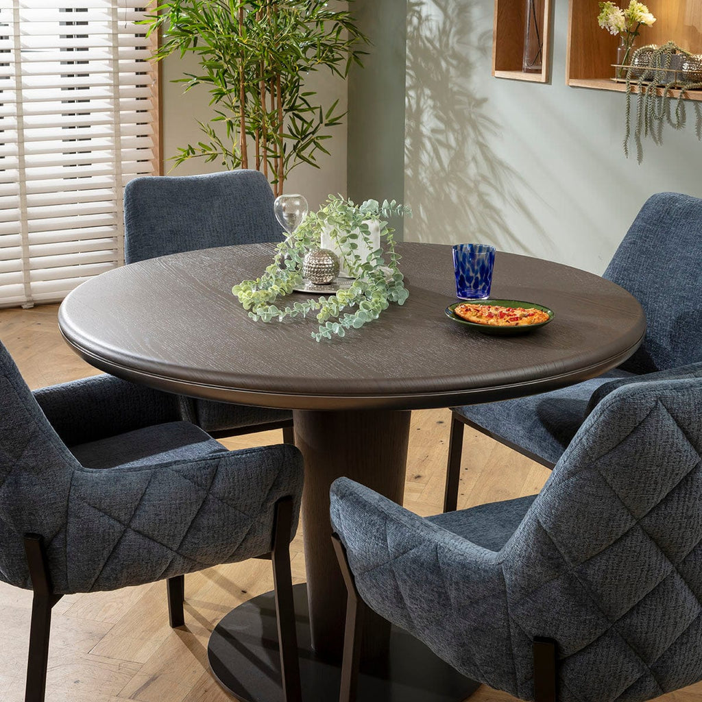 Ensemble de salle à manger rond 4 places Cora &amp; Pluto contemporain, chenille bleue et chêne gris délavé