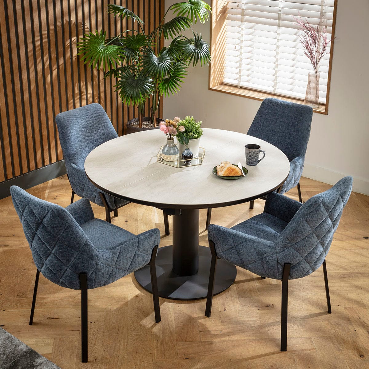 Ensemble de salle à manger rond extensible 4 places Cora &amp; Venus, en chenille bleue et céramique gris clair