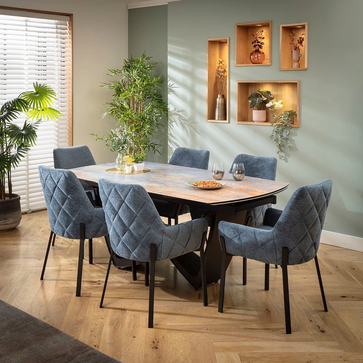 Ensemble de salle à manger extensible 6 places Cora &amp; Zelda en chenille bleue et céramique bleue rustique