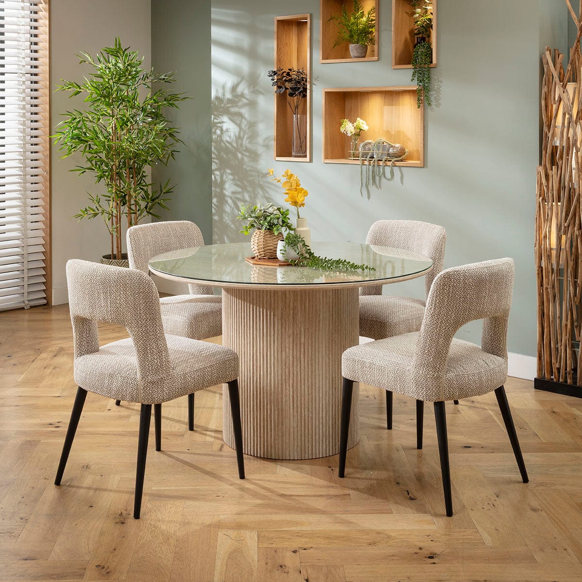 Ensemble de salle à manger rond 4 places Evie &amp; Angelica avec plateau en verre, marron et crème