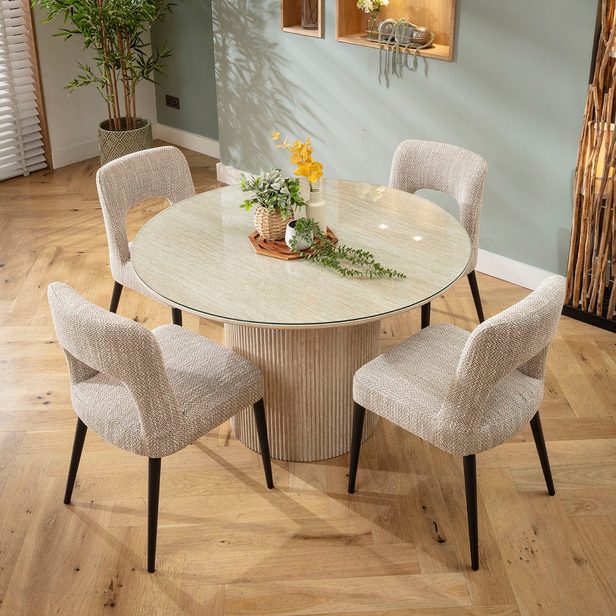 Ensemble de salle à manger rond 4 places Evie &amp; Angelica avec plateau en verre, marron et crème