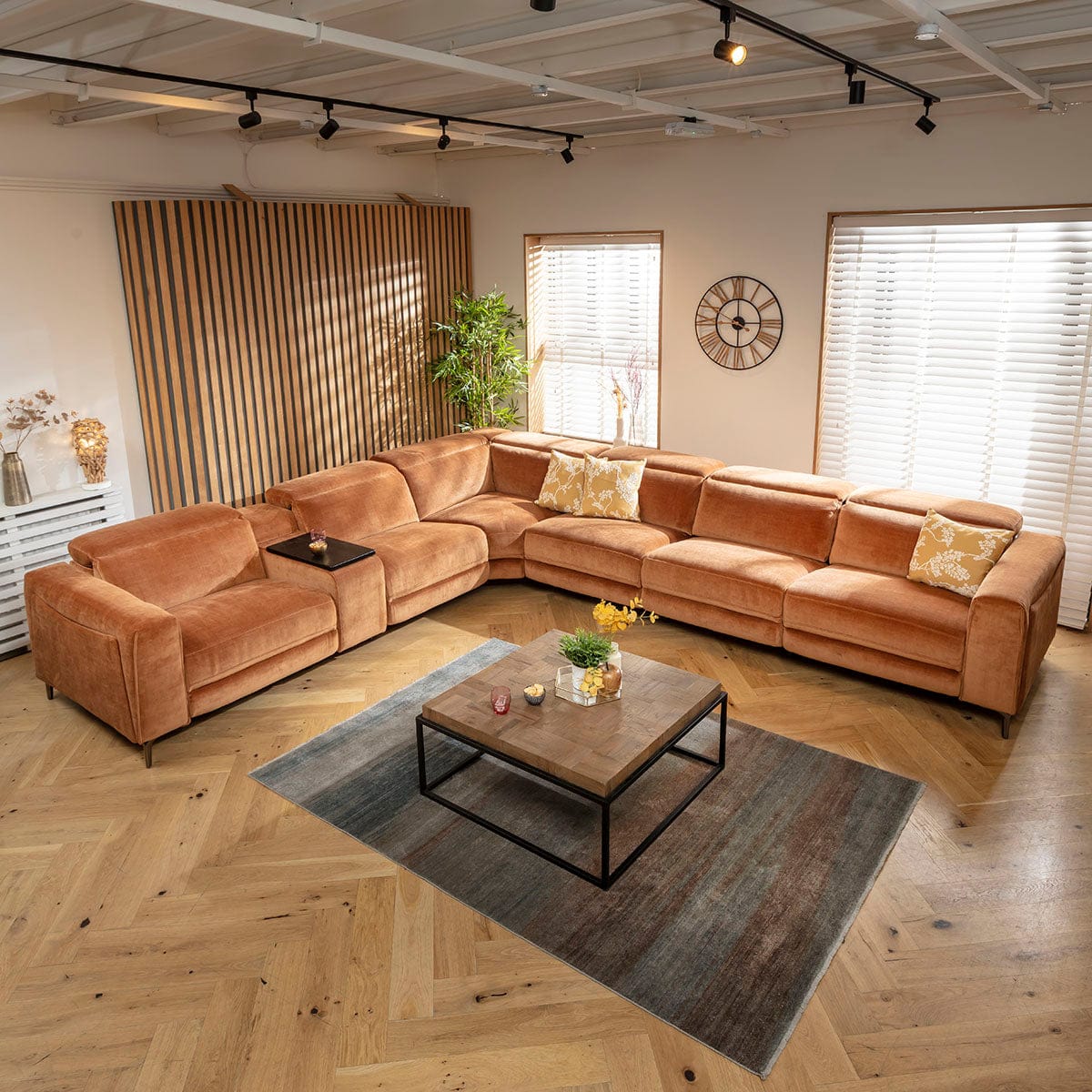 Canapé d'angle Florance 6 places avec fauteuil inclinable quadruple et console de rangement, orange brûlé, 391 x 342 cm