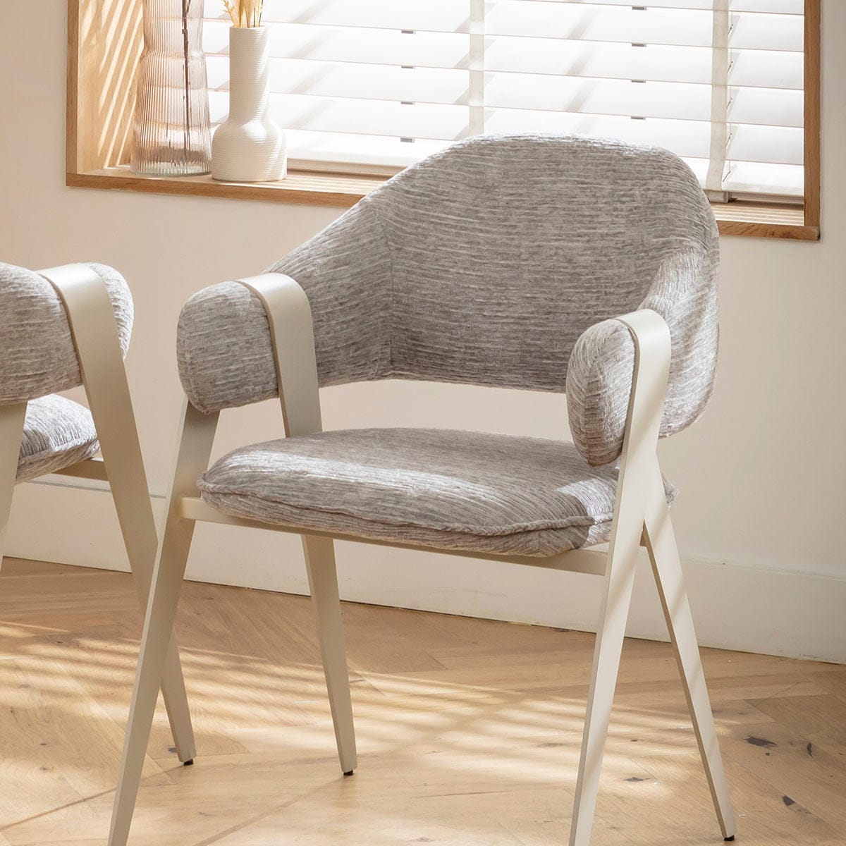 Chaise de salle à manger Freya Ultra-Modern Carver grise