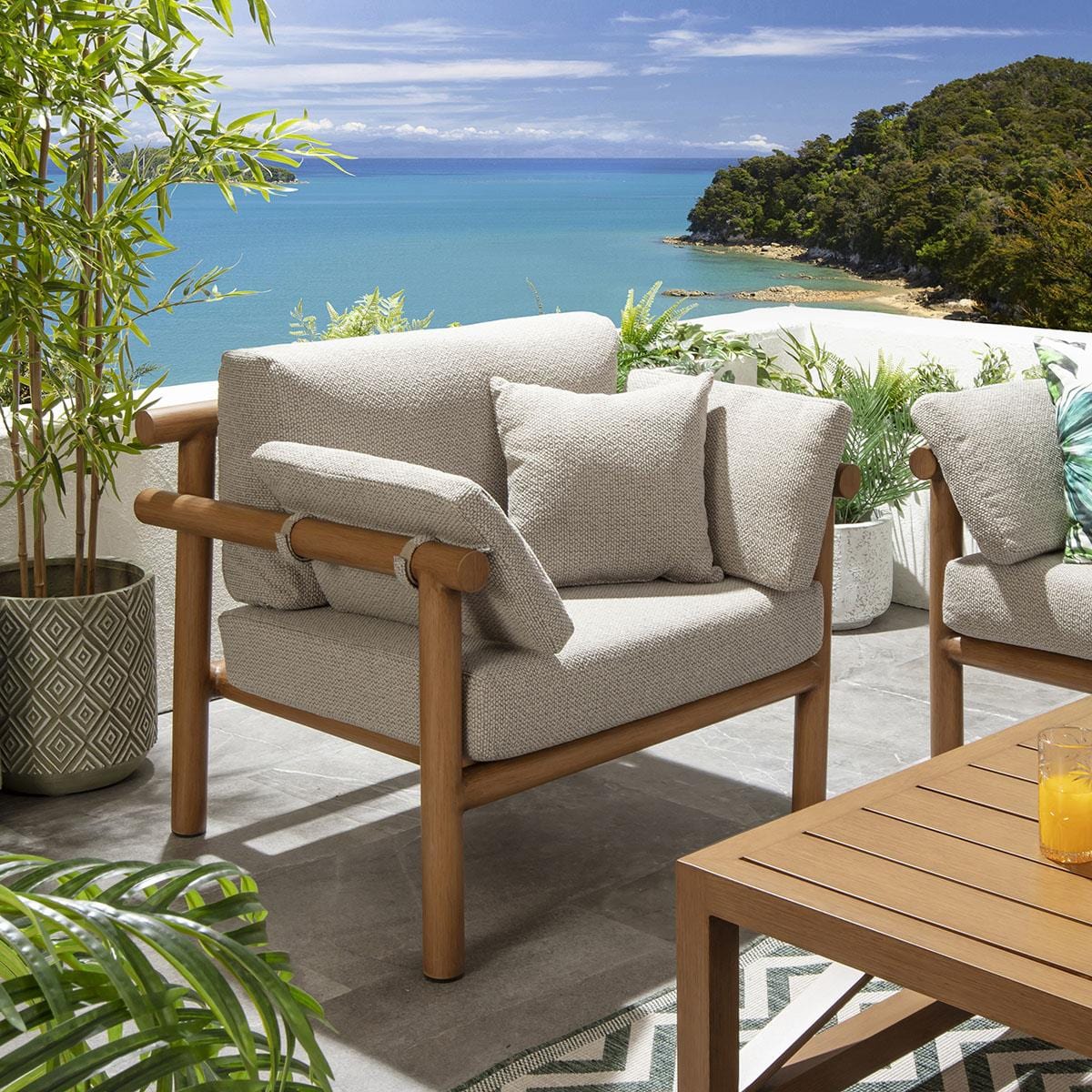 Ensemble de canapés de jardin 5 places Mia en aluminium imitation bois, coloris chêne latte