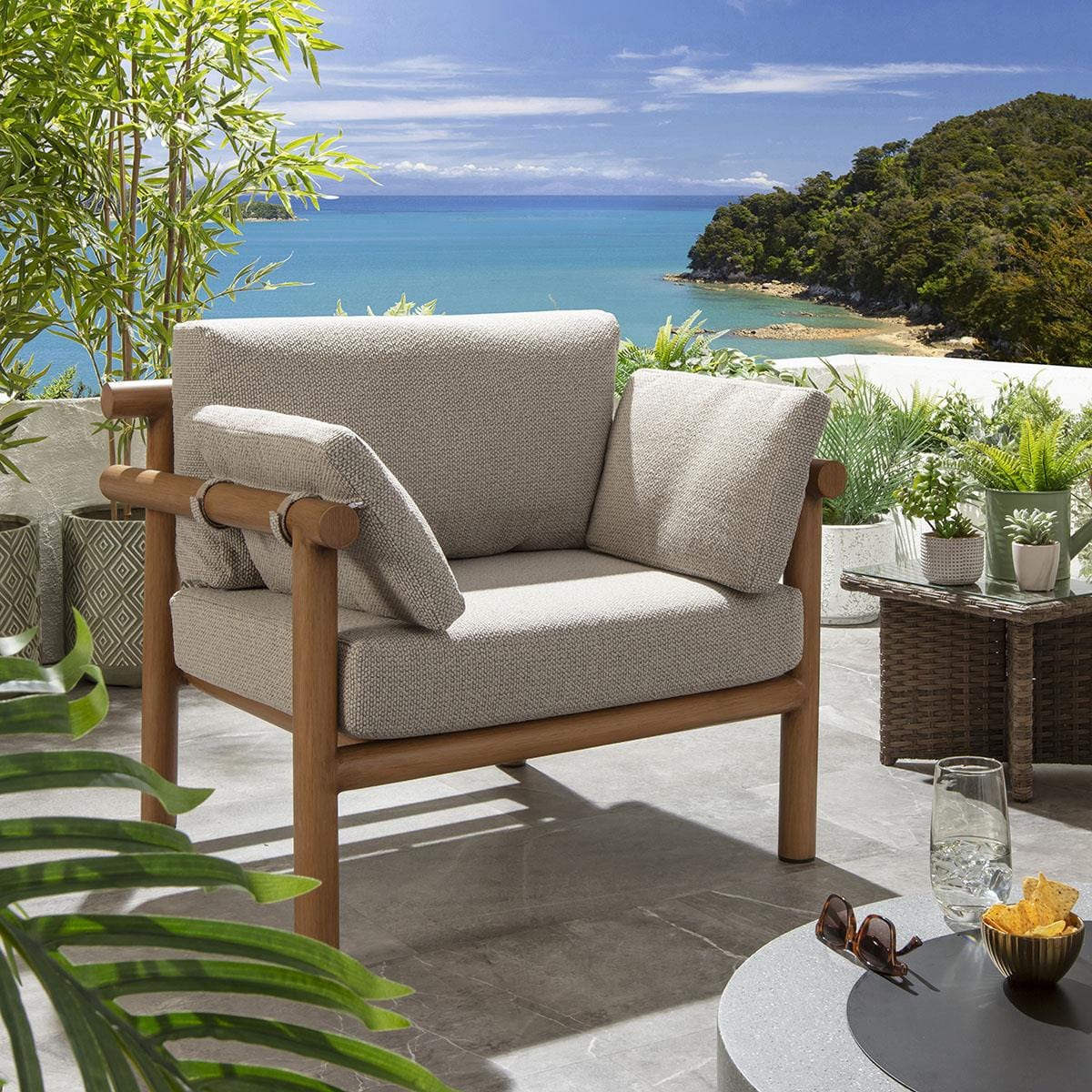 Ensemble de canapés de jardin 5 places Mia en aluminium imitation bois, coloris chêne latte