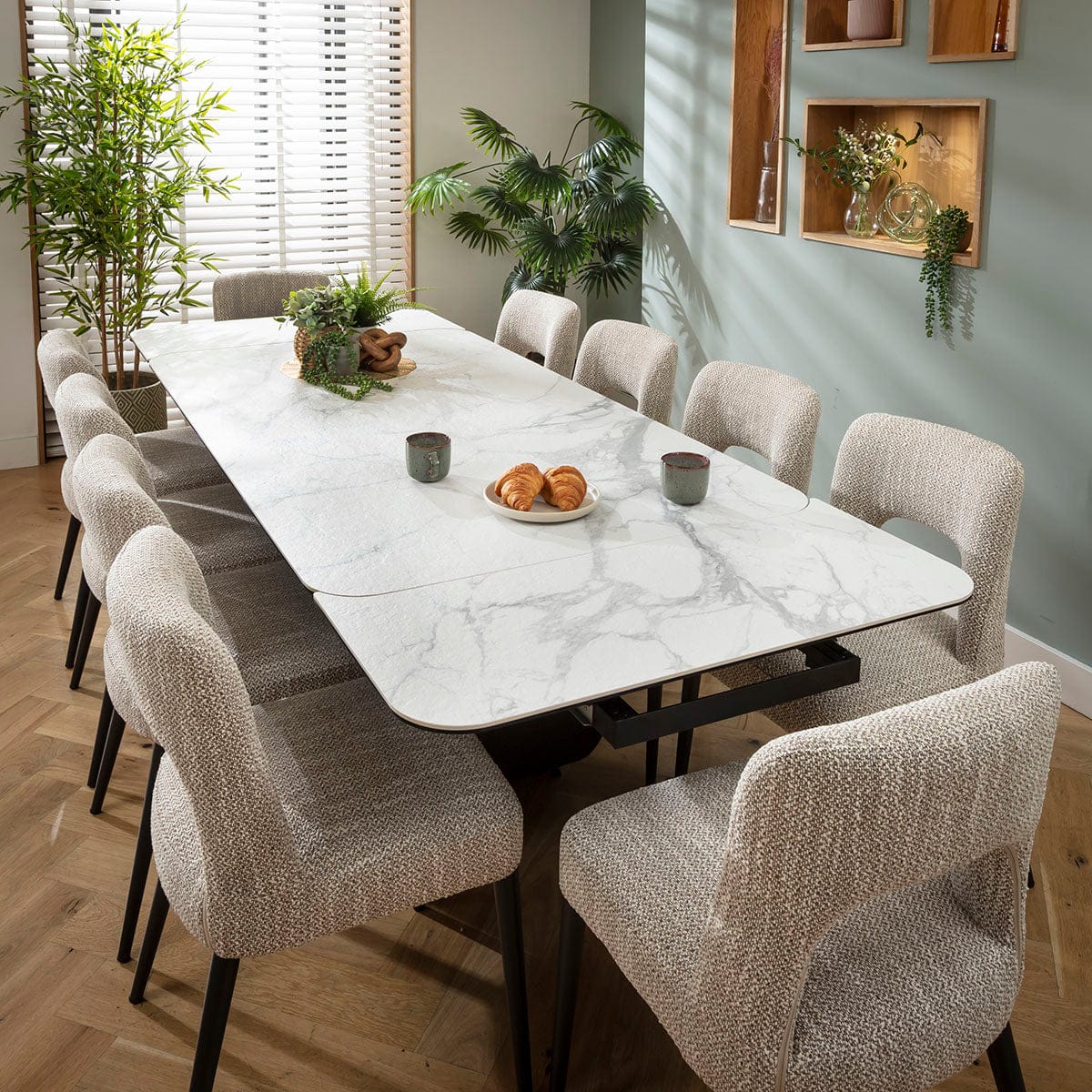 Ensemble de salle à manger extensible Evie &amp; Hugo, grand modèle 10 places, en céramique marron et blanc mat