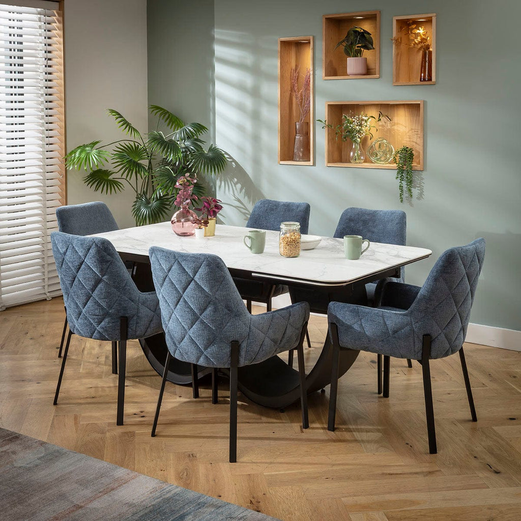 Ensemble de salle à manger extensible 6 places Cora &amp; Hugo, style moderne, en chenille bleue et céramique blanche mate