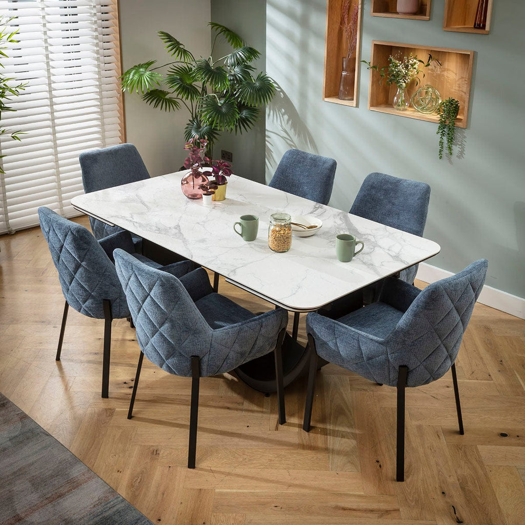 Ensemble de salle à manger extensible 6 places Cora &amp; Hugo, style moderne, en chenille bleue et céramique blanche mate