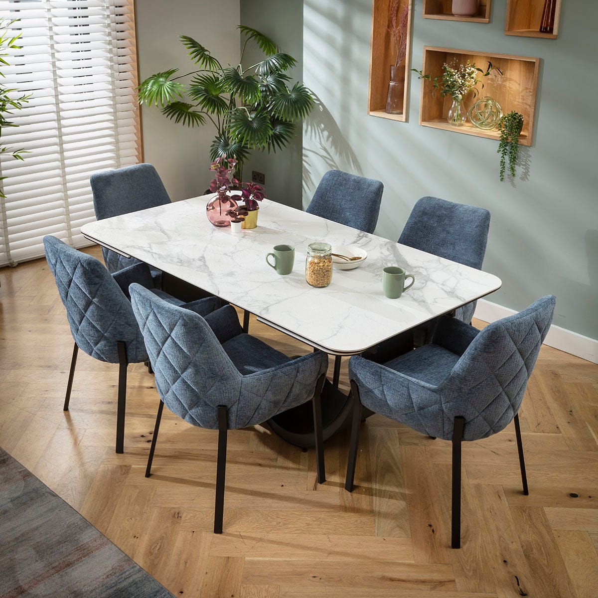 Ensemble de salle à manger extensible 6 places Cora &amp; Hugo, style moderne, en chenille bleue et céramique blanche mate