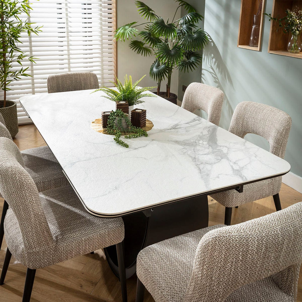 Ensemble de salle à manger extensible moderne 6 places Evie &amp; Hugo, en céramique marron et blanc mat