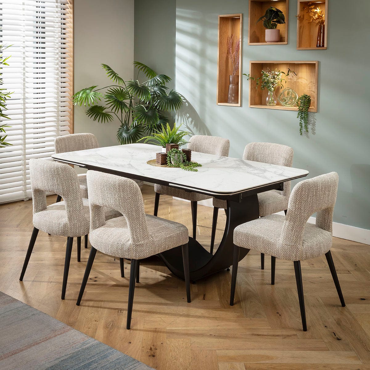 Ensemble de salle à manger extensible moderne 6 places Evie &amp; Hugo, en céramique marron et blanc mat