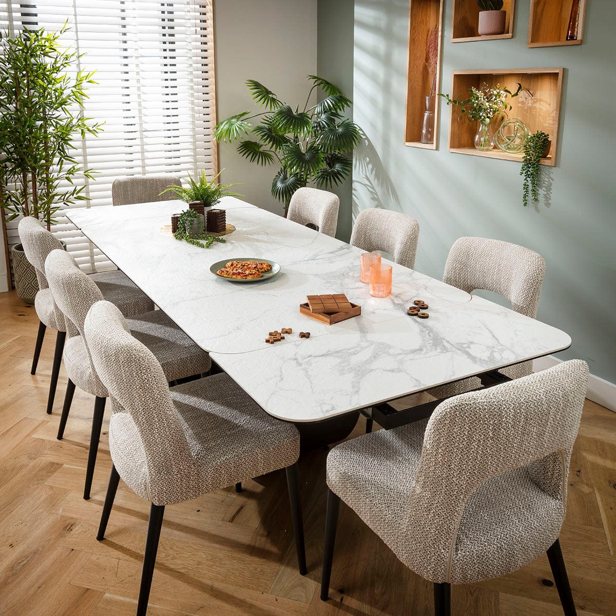 Ensemble de salle à manger extensible Evie &amp; Hugo, grand modèle 8 places, en céramique marron et blanc mat