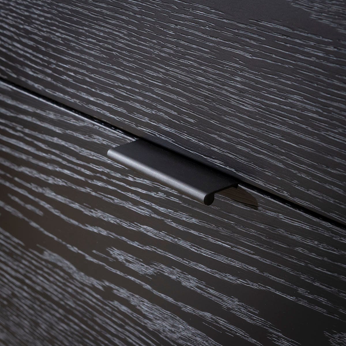 Buffet moderne Hastings grand format en chêne noir et céramique, 180 x 45 cm