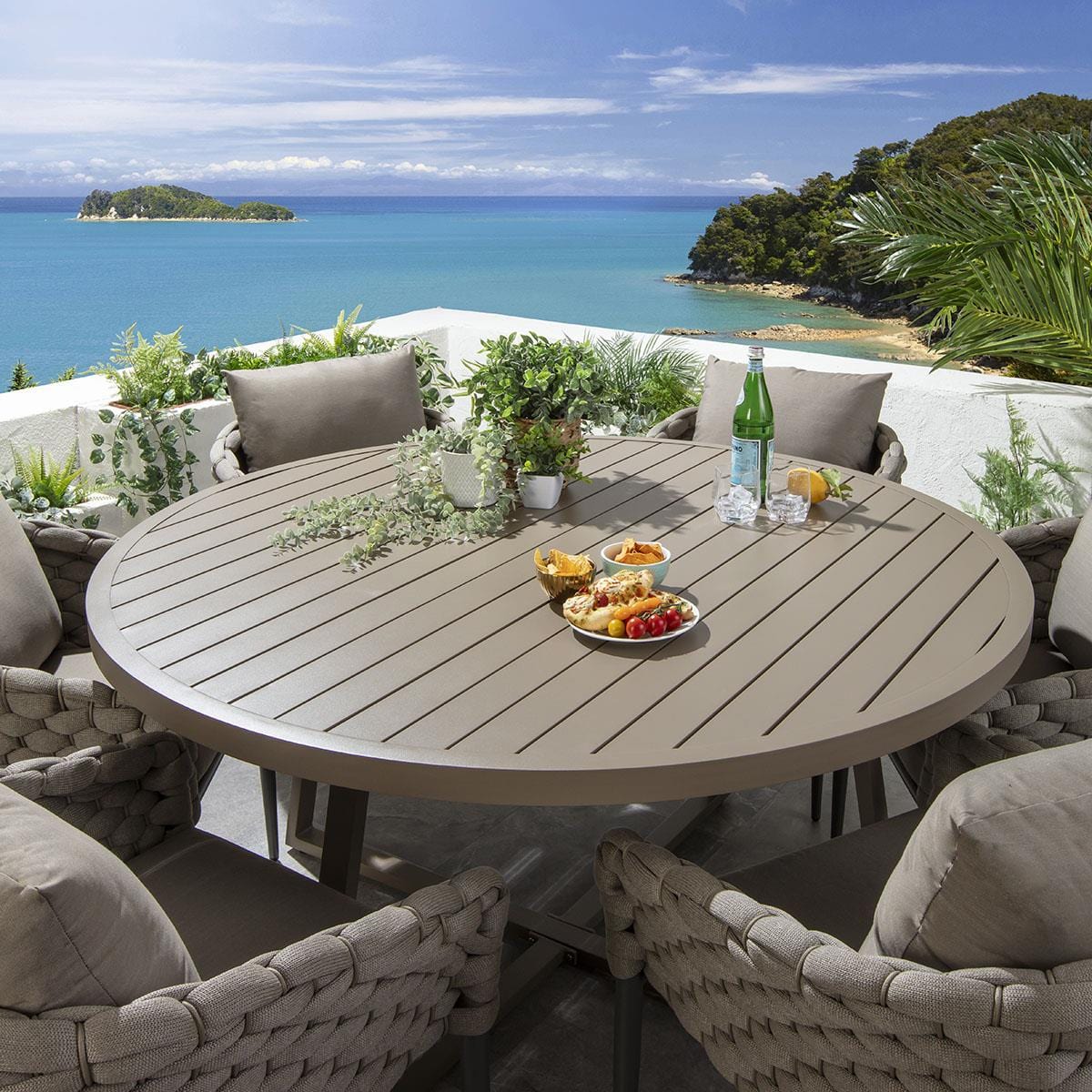 Ensemble de salle à manger d'extérieur rond Sundowner 6 places, aluminium café et beige