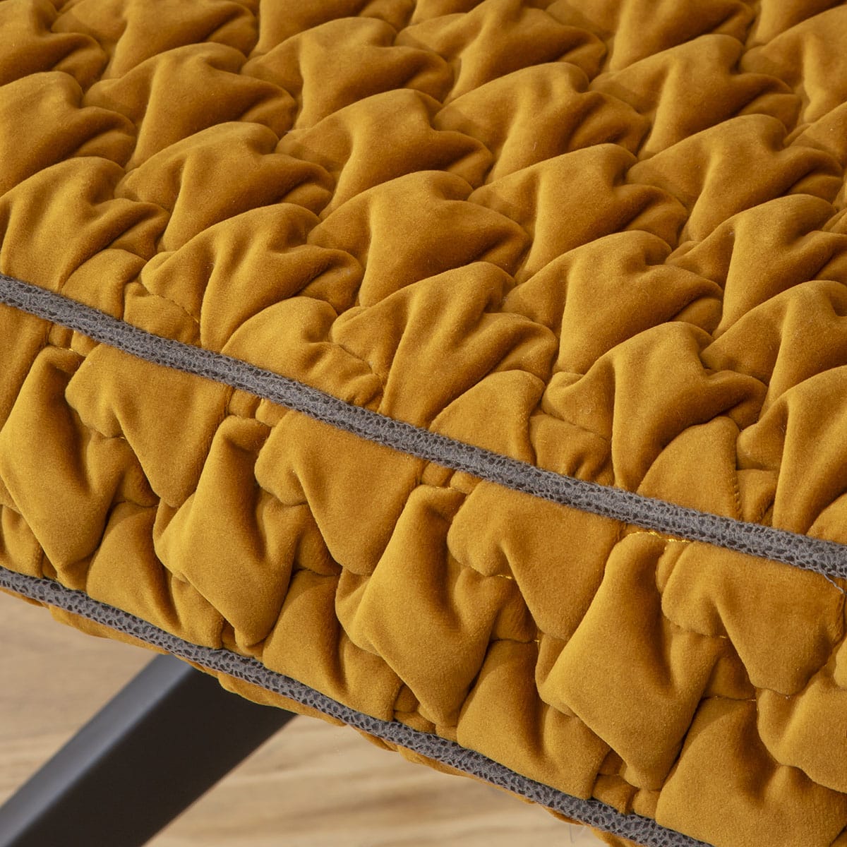 Ensemble de salle à manger rond extensible 6 places Maple &amp; Rudie, céramique jaune moutarde et blanche