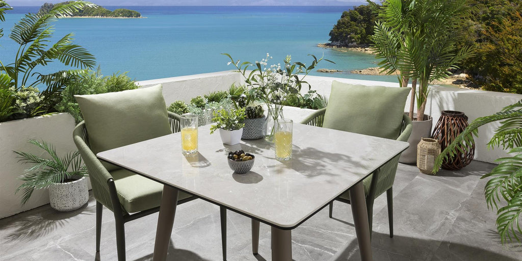 Ensemble de salle à manger de jardin Cole 2 places en céramique, vert et beige