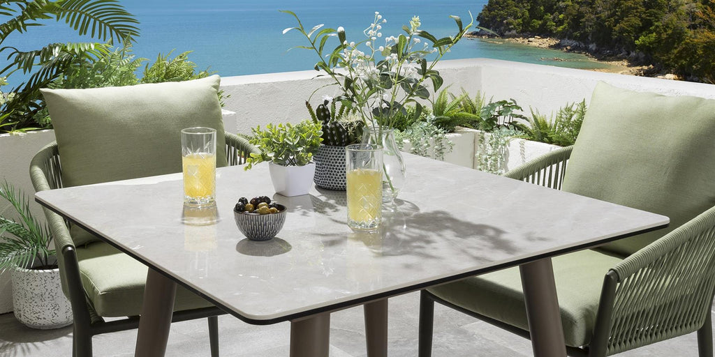 Ensemble de salle à manger de jardin Cole 2 places en céramique, vert et beige