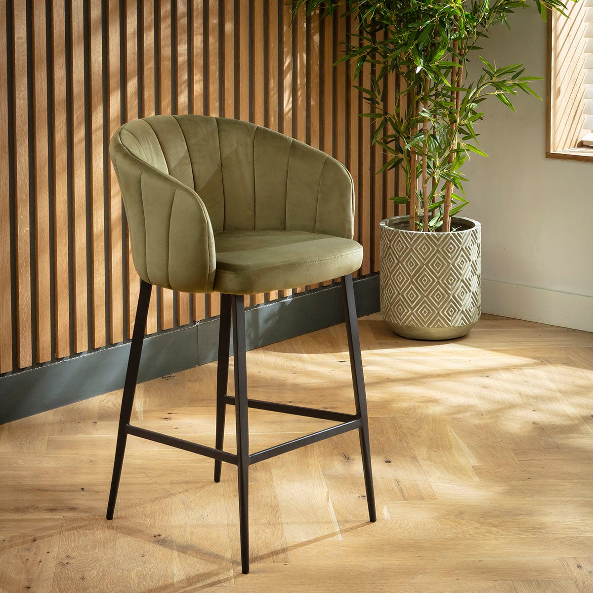 Tabouret de bar de cuisine moderne Hattie, hauteur comptoir, vert olive